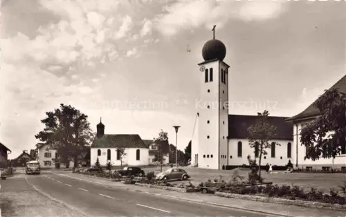 AK / Ansichtskarte Kressbronn Bodensee BW Kirche Kirchturm Kuppel Strasse Autos VW-Kaefer Bodensee Ortsansicht