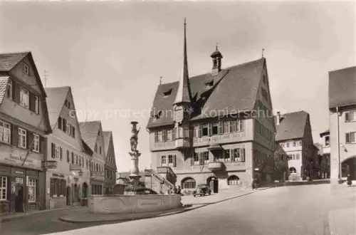 AK / Ansichtskarte Bietigheim Baden Marktplatz Rathaus Brunnen Fachwerkhaeuser Stadtturm Geschaefte