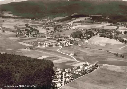 AK / Ansichtskarte Friedenfels Oberpfalz Bayern Fliegeraufnahme Dorf Felder Wald Wiesen Oberpfalz Kirchturm
