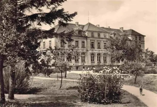 AK / Ansichtskarte Oberherwigsdorf Polytechnische-Oberschule Park Baeume Weg Schulgebaeude Oberlausitz