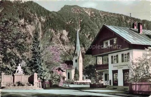 AK / Ansichtskarte Bayrischzell Bayrisch Zell Kriegerdenkmal Dorfkirche Baeckerei-Kolonialwaren Kirchturm Berge Denkmal