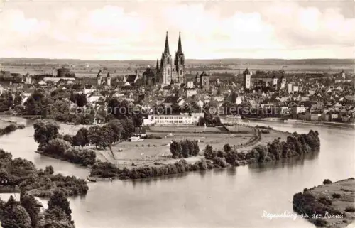 AK / Ansichtskarte REGENSBURG Bayern Donau Regensburger-Dom Stadtpanorama Luftbild Insel Tuerme Altstadt