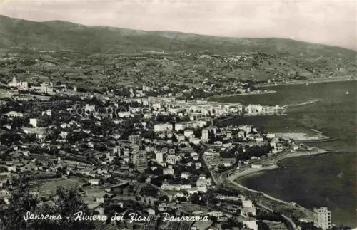 AK / Ansichtskarte SANREMO San Remo Liguria IT Riviera-dei-Fiori Kueste Stadtpanorama Meer Huegel Stadtansicht Kuestenstrasse