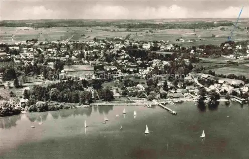 AK / Ansichtskarte Holzhausen Ammersee UTTING Landsberg Bayern Ammersee See Segelboote Luftaufnahme Ortschaft Felder Ufer Steg