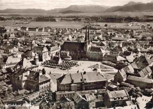 AK / Ansichtskarte ALToeTTING Bayern Wallfahrtsort Kapellplatz Stiftskirche Gnadenkapelle Altstadt Alpen Luftbild