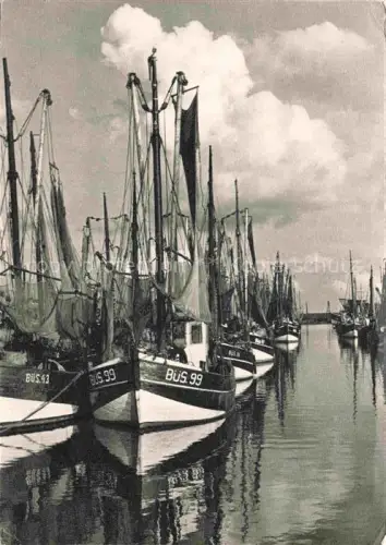 AK / Ansichtskarte BueSUM Nordseebad Schleswig-Holstein Hafen Fischerboote Krabbenkutter Masten Netze Nordsee