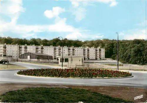 AK / Ansichtskarte Behren-les-Forbach 57 Moselle Rond-Point Rue-de-Cévennes Hochhaeuser Kreisverkehr Blumenbeet Wohnviertel