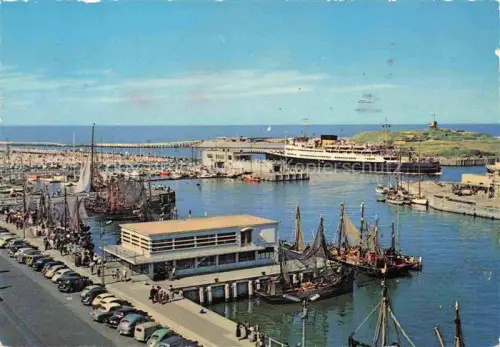 AK / Ansichtskarte Oostende OSTENDE West-Vlaanderen Belgie Hafen Yachtclub Fischerhafen Faehre Fischerboote Segelboote Parking