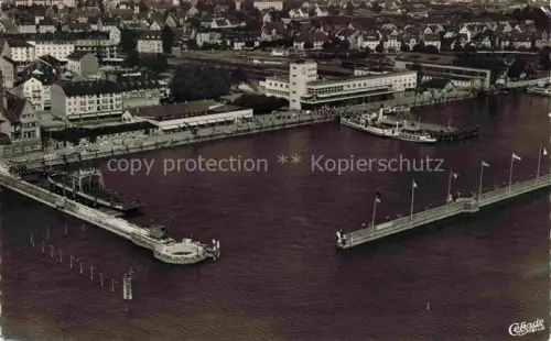 AK / Ansichtskarte FRIEDRICHSHAFEN Bodensee BW Hafeneinfahrt Bodensee Hafen Dampfer Pier Luftaufnahme Stadtpanorama