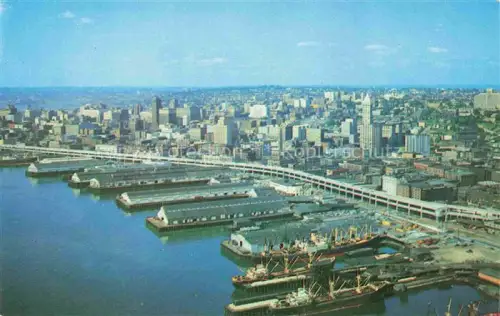AK / Ansichtskarte Seattle Washington USA Alaska-Way-Viaduct Waterfront Hafen Kai Frachtschiffe Skyline Luftaufnahme