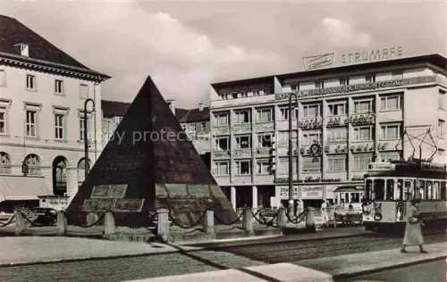 AK / Ansichtskarte Gruenwettersbach KARLSRUHE BW Marktplatz-Pyramide Hotel-am-Markt Strassenbahn Platz Geschaefte Struempfe-Werbung