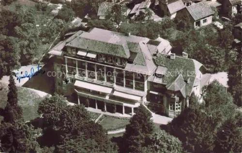 AK / Ansichtskarte GARMISCH-PARTENKIRCHEN Bayern Hotel-Schoenblick Luftaufnahme Garten Baeume Wohnhaeuser Spielplatz