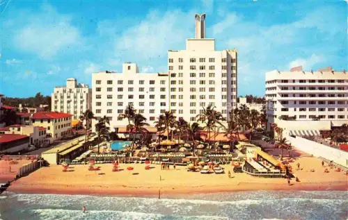 AK / Ansichtskarte Miami Beach Florida USA Sea-Isle-Hotel Strand Pool Palmen Strandliegen Meer Hochhaus