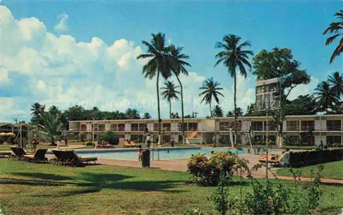 AK / Ansichtskarte San Juan  Puerto Rico Holiday-Inn Swimmingpool Palmen Hotel Liegestuehle Rasen Hochhaus Sonnenbaden