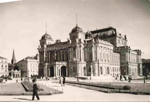 AK / Ansichtskarte ZAGREB Agram Croatia Narodno-kazalite Nationaltheater Platz Passanten Promenade Neobarock