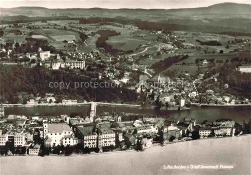 AK / Ansichtskarte PAssAU Bayern Fliegeraufnahme Dreifluessestadt Donau Inn Ilz Altstadt Dom Stadtpanorama