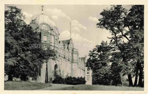 AK / Ansichtskarte Celle Niedersachsen Schloss Kuppel Turm Kreuz Baeume Schlosspark Suedseite