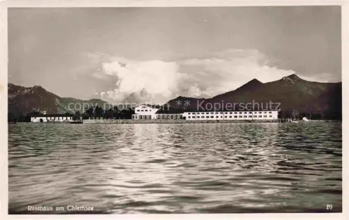AK / Ansichtskarte Chiemsee Bayern Rasthaus Chiemsee See Berge Ufer Wasser Chiemgau