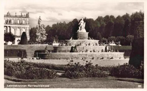 AK / Ansichtskarte Herrenchiemsee Bayern Latonabrunnen Schlosspark Brunnen Skulptur Garten Schloss