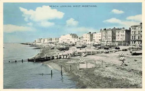 AK / Ansichtskarte Worthing  West Sussex UK Strand Beach Strandliegen Kueste Meer Kuestenhaeuser Strandpromenade