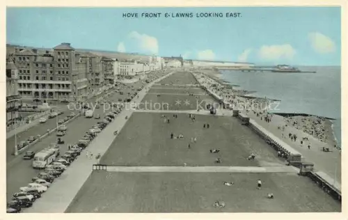 AK / Ansichtskarte Hove Brighton UK Hove-Front Lawns Strandpromenade Rasen Meer Strandgebaeude Autos
