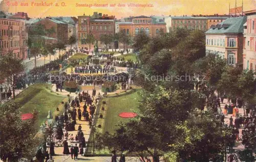 AK / Ansichtskarte FRANKFURT ODER Wilhelmsplatz Sonntags-Konzert Musikpavillon Publikum Park Brunnen Denkmal Baeume Gruenderzeitgebaeude