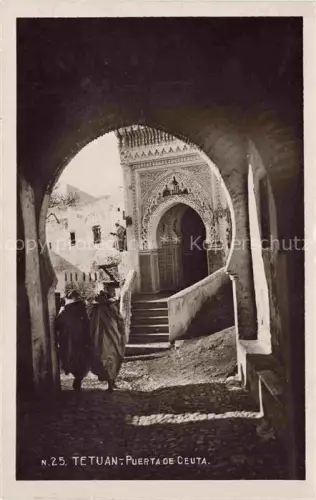 AK / Ansichtskarte Tetuan Tetouan Maroc Puerta-de-Ceuta Torboegen Moschee Gewoelbe Orientalisch Djellaba Gasse Maurisch