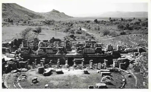 AK / Ansichtskarte Efes Ephesos Ephesus Ephese Izmir TK Bueyuek-Tiyatro Amphitheater Ruinen Antike Saeulen Ausgrabung