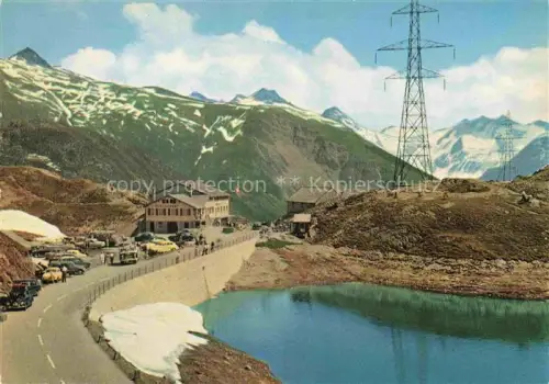 AK / Ansichtskarte Triebtenseelicke Grimselblick Gasthaus Grimselpass Bergsee Hochspannungsmast Passstrasse Autos Berge Schnee