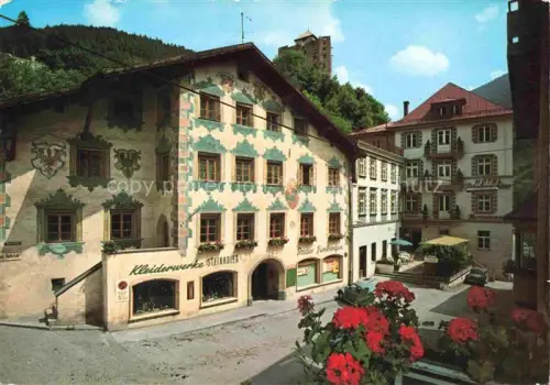 AK / Ansichtskarte Landeck  Tirol AT Stadtplatz Hotel-Schwarzer-Adler Kleiderwerke-Steinadler Lueftlmalerei Fassadenmalerei Geranien Burg