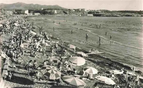 AK / Ansichtskarte SANARY-SUR-MER TOULON 83 Var La-Plage Côte-d Azur Strand Badegaeste Sonnenschirme Meer