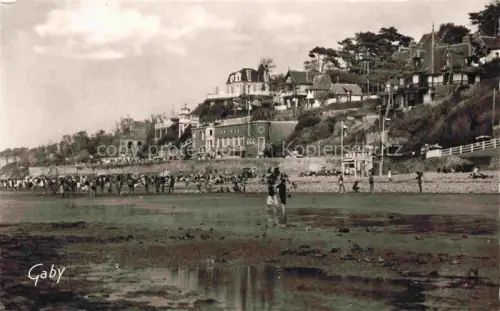 AK / Ansichtskarte VILLERVILLE-SUR-MER 14 Calvados Plage Strand Villen Badeort Strandgaeste Klippen Baeume