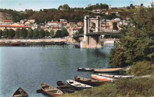AK / Ansichtskarte Trevoux Bourg-en-Bresse 01 Ain Pont-sur-la-Saône Haengebruecke Saône Fluss Boote Stadtansicht Baeume