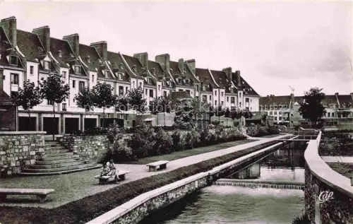 AK / Ansichtskarte EVREUX 27 Eure Jardins-de-l Iton Iton Kanal Garten Wohnhaeuser Park Brunnen