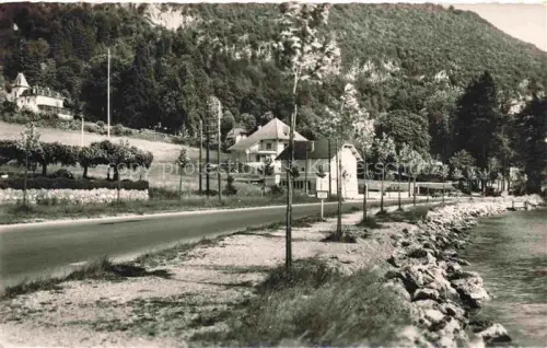 AK / Ansichtskarte ANNECY 74 Haute-Savoie Lac-d Annecy Route Seeufer Berge Wald Villa Strasse Chateau
