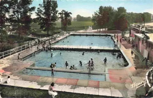 AK / Ansichtskarte TOUL 54 Meurthe-et-Moselle Piscine Schwimmbad Schwimmer Freibad Baeume Park Sprungturm Badegaeste