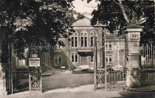 AK / Ansichtskarte Mont-Saint-Martin 54 Meurthe-et-Moselle Hotel-Dieu Krankenhaus Eingangstor Park Gebaeude Eisenzaun Kopfsteinpflaster