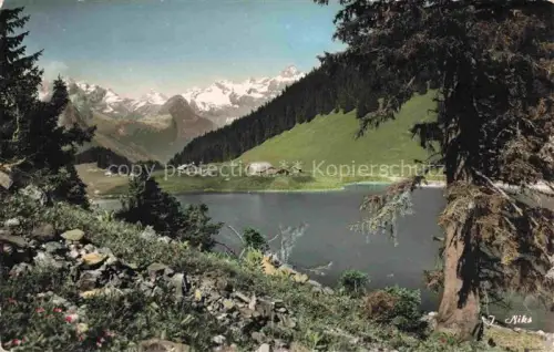 AK / Ansichtskarte Samoens-Sixt 700m Bonneville 74 Haute-Savoie Lac-de-Gers Pic-du-Tenneverge Bergsee Alpen Wald Almhuetten Schneeberge