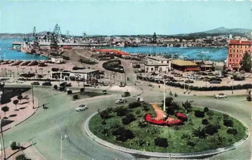 AK / Ansichtskarte TOULON-SUR-MER 83 Var Rond-point-Bonaparte Kreisverkehr Hafen Kriegsschiffe Kran Autos Port