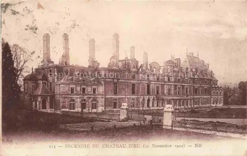 AK / Ansichtskarte Eu DIEPPE 76 Seine-Maritime Château-d EU Schloss Brand Ruine Schornsteine Brandschaden Park