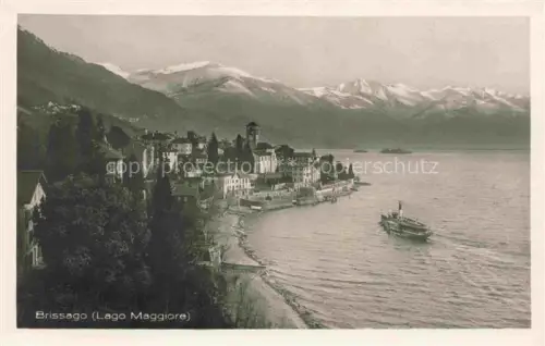 AK / Ansichtskarte Brissago Lago Maggiore TI Lago-Maggiore Schiff See Berge Dorf Ufer Schneeberge