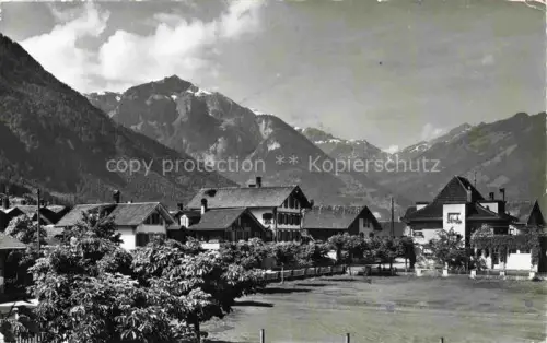 AK / Ansichtskarte Boenigen Brienzersee BE Sulegg Dorfpartie Haeuser Berge Obstbaeume Wohngebiet