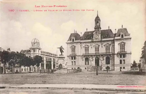 AK / Ansichtskarte TARBES 65 Hautes-Pyrenees Hotel-de-Ville Nouvel-Hotel-des-Postes Rathaus Postamt Statue Platz