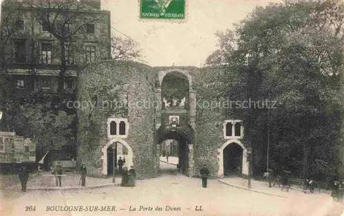 AK / Ansichtskarte BOULOGNE-SUR-MER 62 Pas-de-Calais Porte-des-Dunes Stadttor Stadtmauer Torbogen Passanten Baeume