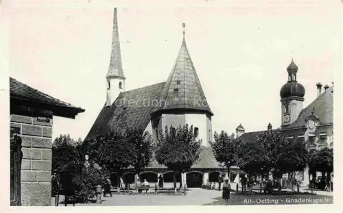 AK / Ansichtskarte ALToeTTING Bayern Gnadenkapelle Kapelle Kirchturm Zwiebelturm Platz Passanten Baeume