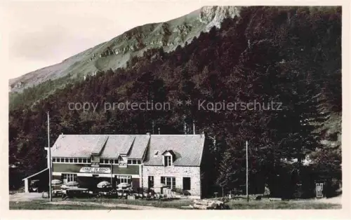 AK / Ansichtskarte Le Sancy 1886m Le-Mont-Dore 63 Puy-de-Dome Chalet-Refuge Chalet-du-Sancy Berg Wald Tannenbaeume Autos Berghang