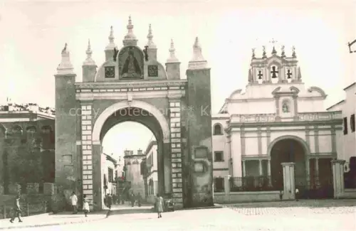 AK / Ansichtskarte SEVILLA Andalucia ES Arco-de-la-Macarena Basilica Tor Bogen Kirche Passanten Pflastersteine Barock