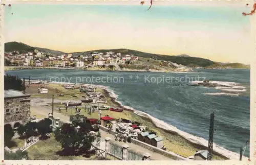 AK / Ansichtskarte BANYULS-SUR-MER 66 Pyrenees-Orientales Plage Baie Rocher Strand Fischerboote Meer Kueste Huegelstadt
