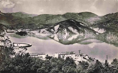 AK / Ansichtskarte Castillon (Barrage de) Castellane 04 Alpes-de-Haute-Provence Barrage-de-Castillon Verdon Stausee Staudamm Berge Tal Ortschaft Baeume