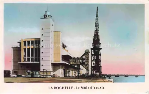 AK / Ansichtskarte LA ROCHELLE 17 Charente-Maritime Mole-d escale Hafen Kran Industriegebaeude Leuchtturm Meer Hafenanlage